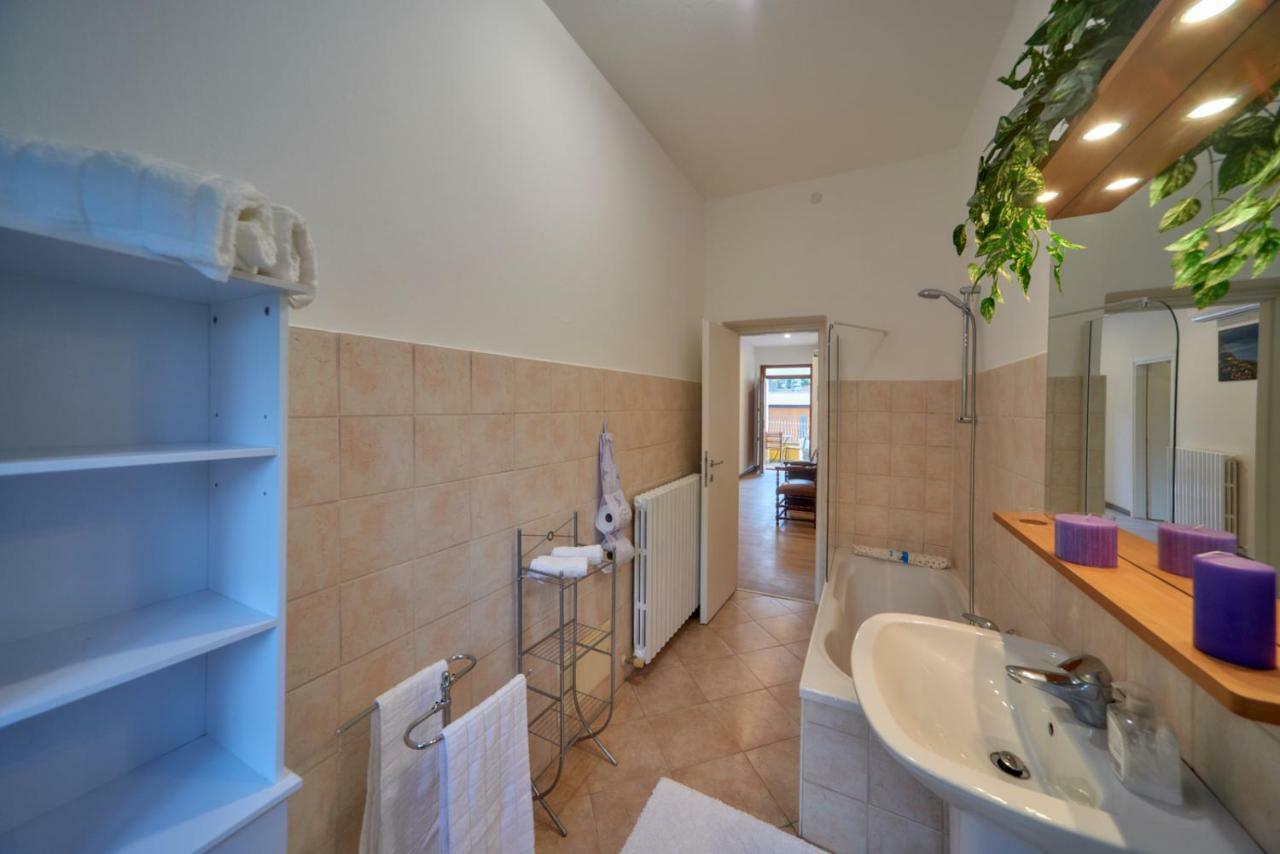 Ferienwohnung Casa Della Nonna Abbadia Lariana Exterior foto